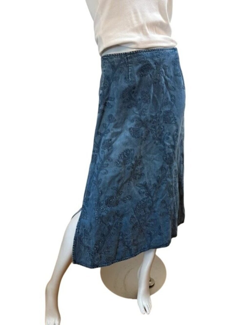 Embroidered 1990s vintage botanical garden boho chambray denim